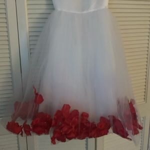 White flower girl dress. Size 8 girls.
